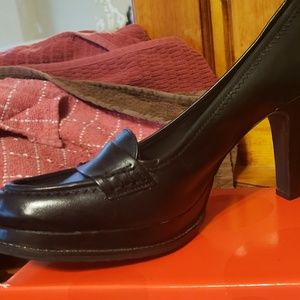 Gianni Bini black loafer heels